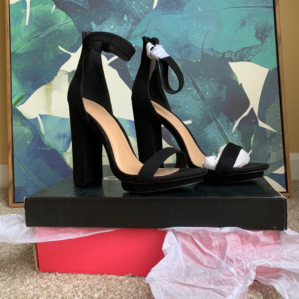 NWT Charlotte Russe Black Chunky Heel